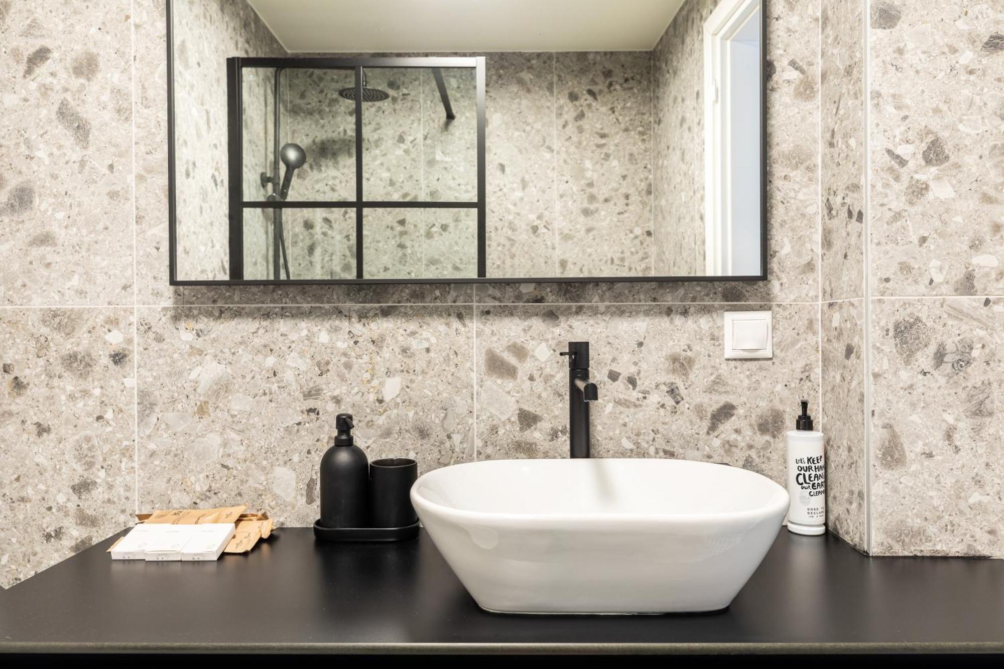 Vista By Halu!: Spacious City Centre Home Солун Екстериор снимка